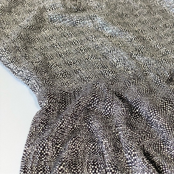 Alexis Skyla Metallic Flutter Sleeve V Neck Mini Skater Dress Silver Small - Picture 8 of 13